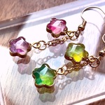 小さな星の揺れるピアス(イヤリング変更可)