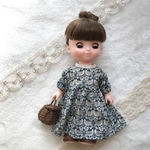 鳥さんのワンピース   ソランちゃん　メルちゃん　レミンちゃんの服　リバティプリント、ストロベリーフィースト使用