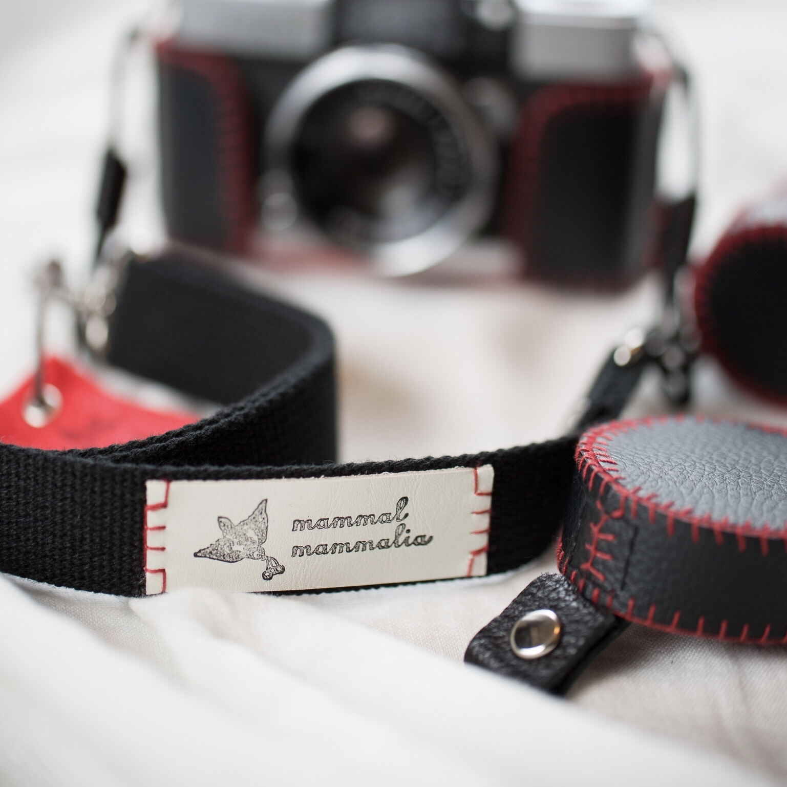 カメラケース『Black Leather（ブラックレザー）』（オリンパス