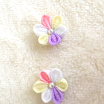 ちりめん細工ミニピアス白×ピンク×藤色
