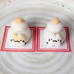 鏡餅にゃんこの置物(台紙つき)