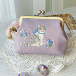 ＊手刺繍ネコさんのがま口ポーチ＊