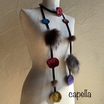 🌟capella🌟1点もの　個性的なものがお好きな方へ　〜主役になるラリエット〜capellaオリジナル　赤のカメリアとフォックス&ミンクファー