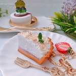 いちごメレンゲタルト　バックチャーム　フォークチャーム&いちごチャーム付き☆フェイクスイーツ☆フェイクタルト☆いちごタルト☆クレイケーキ☆ストロベリー
