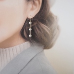 🧸特別価格＊ホワイト＊スワロフスキークリスタルパール＊3連ロングピアス／イヤリング【K14gf･金属アレルギー対応】