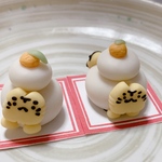 鏡餅寅さんの練り切り置物(台紙つき)