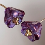 魅惑の、ベルフラワー。10個set8×6㎜クロッカスパープル×ルミラスター　チェコビーズ　ベルフラワー　お花