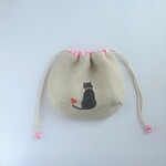 リネンしじみ巾着　黒猫のミシン刺繍