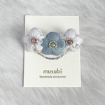 刺繍ブローチ＊三連花チェーン付(ブルー・パープル)