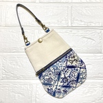 和柄スマホポーチ　小銭入れ付き　着物リメイク　青　和柄