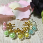 シンプルなガラスドームの春ピアス