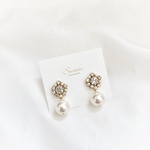 小ぶりフラワービジューとスワロフスキーパールピアス・イヤリング／春ピアス・春イヤリング・ウェディング・ブライダル