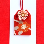 （紅白椿）元巫女が作る花のお守り袋