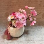 さくらのアレンジ 白花器 タッセル付き