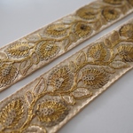 インド刺繍リボン【1m】スパンコール　フラワー　刺繍リボン　アイボリー　ゴールド