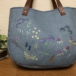 手刺繍　ラウンド　トートバッグ　ブルーフラワー