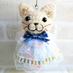 クリスマス☆2021～ドレスアップ猫さんストラップ【白猫】
