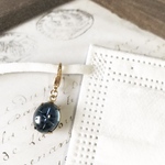 [マスクチャーム送料無料‼︎］ディープブルーのヴィンテージビーズマスクチャーム