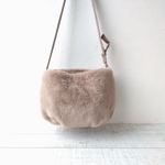 ラビットフェイクファー[グレージュ]　ショルダーバッグ