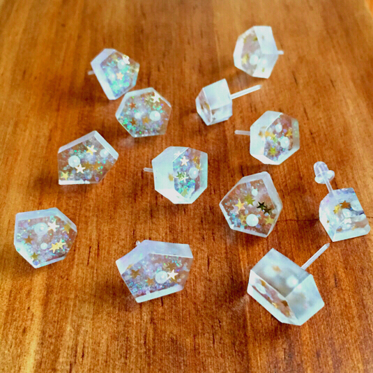 氷にとじこめた 冬のピアス ★ プチパール レジンアクセサリー