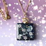 クリスマスの夜✳︎サンタとトナカイのネックレス　レジン　月　星空　プレゼント　ギフト