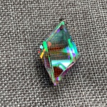 『多重虹』 春華虹色ピンク系　ひし形ペンダントトップ VD-644