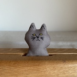 黄色い目の猫ブローチ