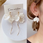 ★ピアス　アレルギー対応　花びら　スティック　フラワー　ピアス　ウェディング　ブライダル　　金属アレルギー対応　チタン　　クリスマス　卒業式