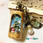 (LEDブラックライト付き) 洞窟の雪景色バックチャーム 《少し訳あり》✩蓄光で光る ✩クリスマス ✩雪だるま