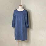 かすり調ブルー　綿ポリ　後ろボタンのかっぽう着　　着丈95