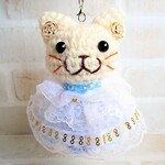 クリスマス☆2021～ドレスアップ猫さんストラップ②【白猫】