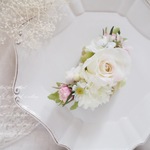 ローズのクレセントコサージュ  *white×pink*