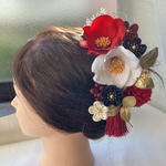 成人式　髪飾り　つまみ細工　椿　赤白黒金　ゴールド　和風