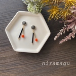 ミニカボションとスティックビーズのピアス