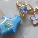 ◇719『pentanchan様　ご売約品』セロリアンブルー　✿ぺんぎんとお花のストラップ🐧（イヤホンジャック）