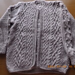 アラン模様のカーディガン