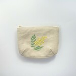 ミモザの刺繍小さめポーチ　１４㎝ファスナー