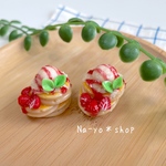 イチゴソースたっぷりアイスのせパンケーキのマグネット