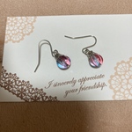 再1 フューシャ×青のプチピアス