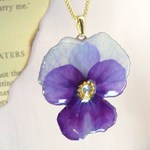＜再販＞　ビオラ押し花ジュエルネックレス　Ｃ　（ゴールド）　