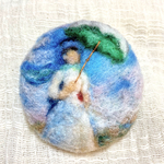 クロード・モネ  「散歩  日傘をさす女」羊毛フェルトと刺繍のブローチ