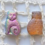 キミの猫　茶メタル　チェコビーズ２個