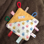 baby's toy かしゃかしゃタグハンカチ ☆ イエロー