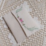 ✨手刺繍ポケットティッシュカバーA✨