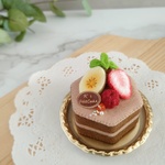 バナナと苺の甘いチョコケーキ