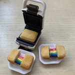 《ホットサンドメーカー白》ミニチュアレインボーチーズトースト
