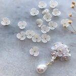約50個【AC920】   ホワイト  フラワー パーツ　 3弁花  小花