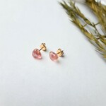 ストロベリークォーツの極小一粒ピアス つけっぱなし 会社 オフィス 仕事 シンプル 小さい ピアス 天然石