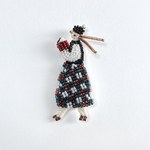 myself no.26 チェック の スカート の 女の子 ブローチ　ビーズ刺繍