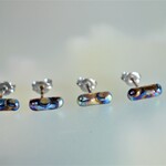 チタンだけで出来たピアス「ペレット・ブルー・２０G」・受注生産
